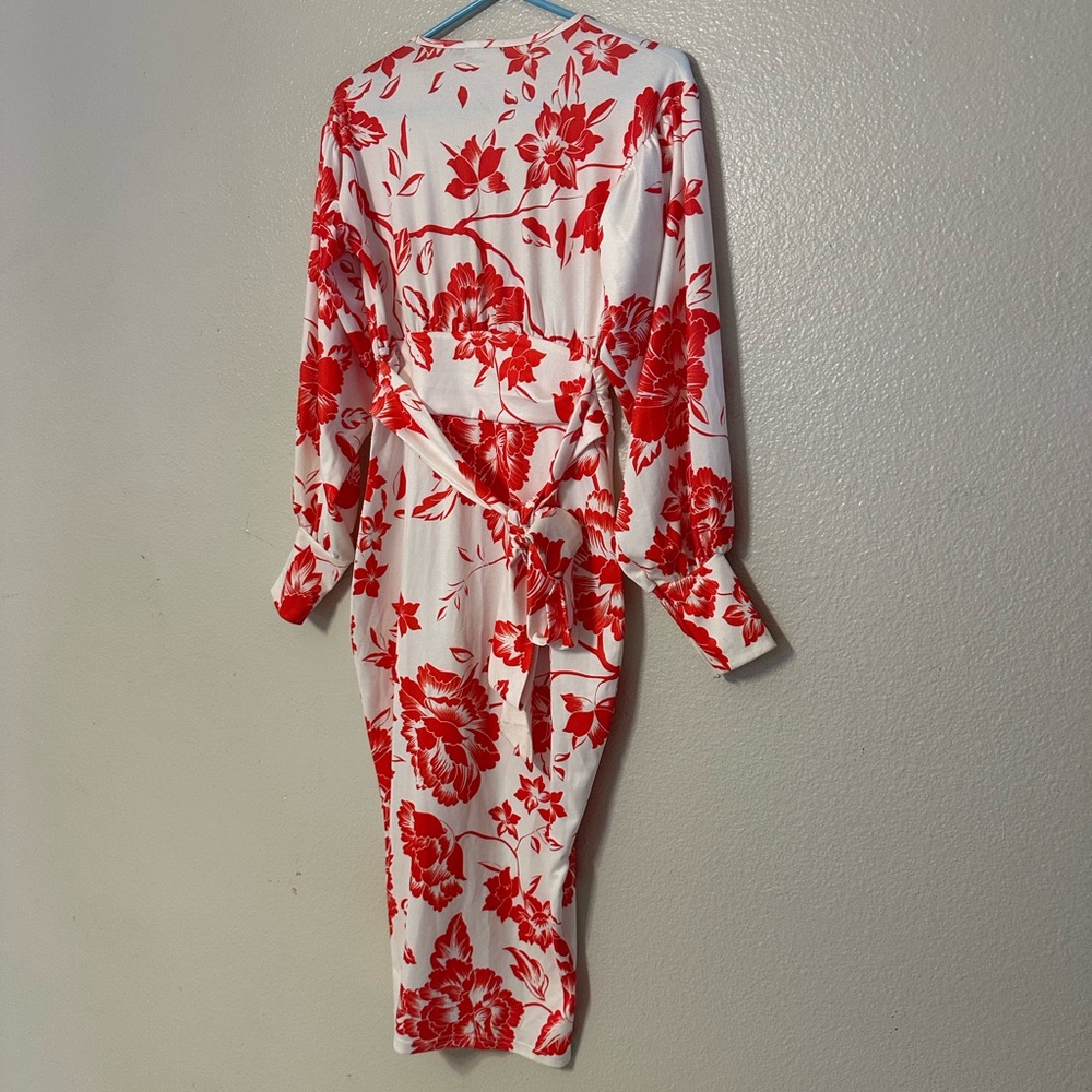 Boohoo White & Red Floral Long Sleeve Belted Dress - Like New - Picture 4 of 5